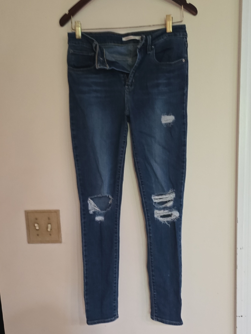 Levi Dark Blue Ripped Skinny Jeans for Women